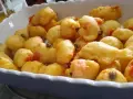 Pittule salentine dorate e fragranti, un tripudio di sapori pugliesi in un piatto.