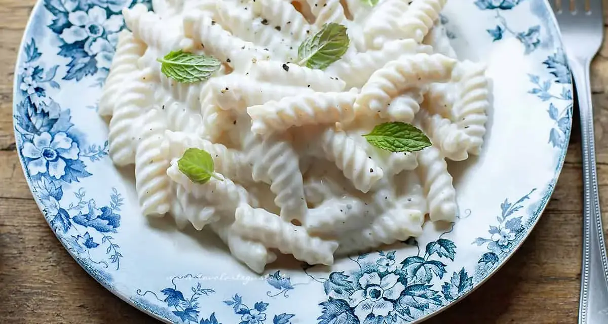 Fusilli cremosi con ricotta, un classico profumato, la pasta con ricotta ricetta della nonna che scalda il cuore.
