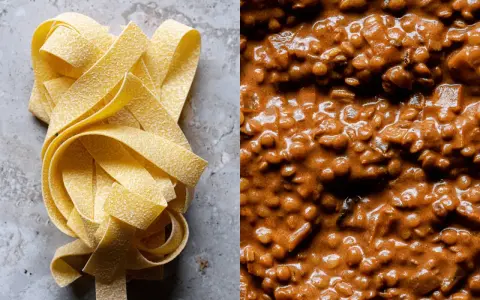 Fettuccine fresche accanto a un ricco ragù di lenticchie, pronto per essere gustato.