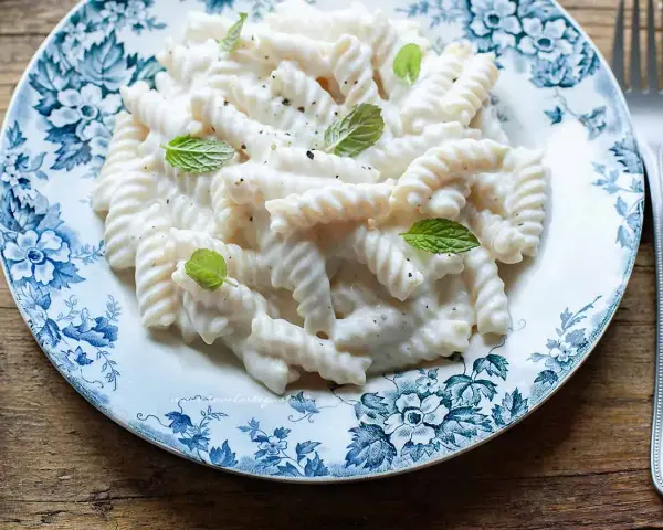 Fusilli cremosi con ricotta, un classico profumato, la pasta con ricotta ricetta della nonna che scalda il cuore.