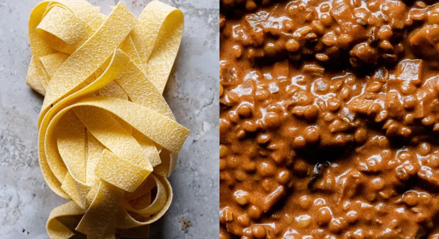 Fettuccine fresche accanto a un ricco ragù di lenticchie, pronto per essere gustato.